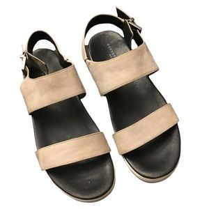 Kenneth Cole New York Lake Sandals Size 8